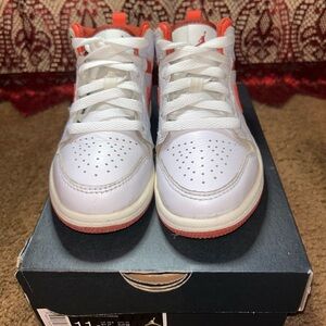 2024
Air Jordan 1 Mid SE PS 'White Dune Red'